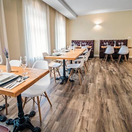 Toscanina Garni Hotel 도브로보 외부 사진