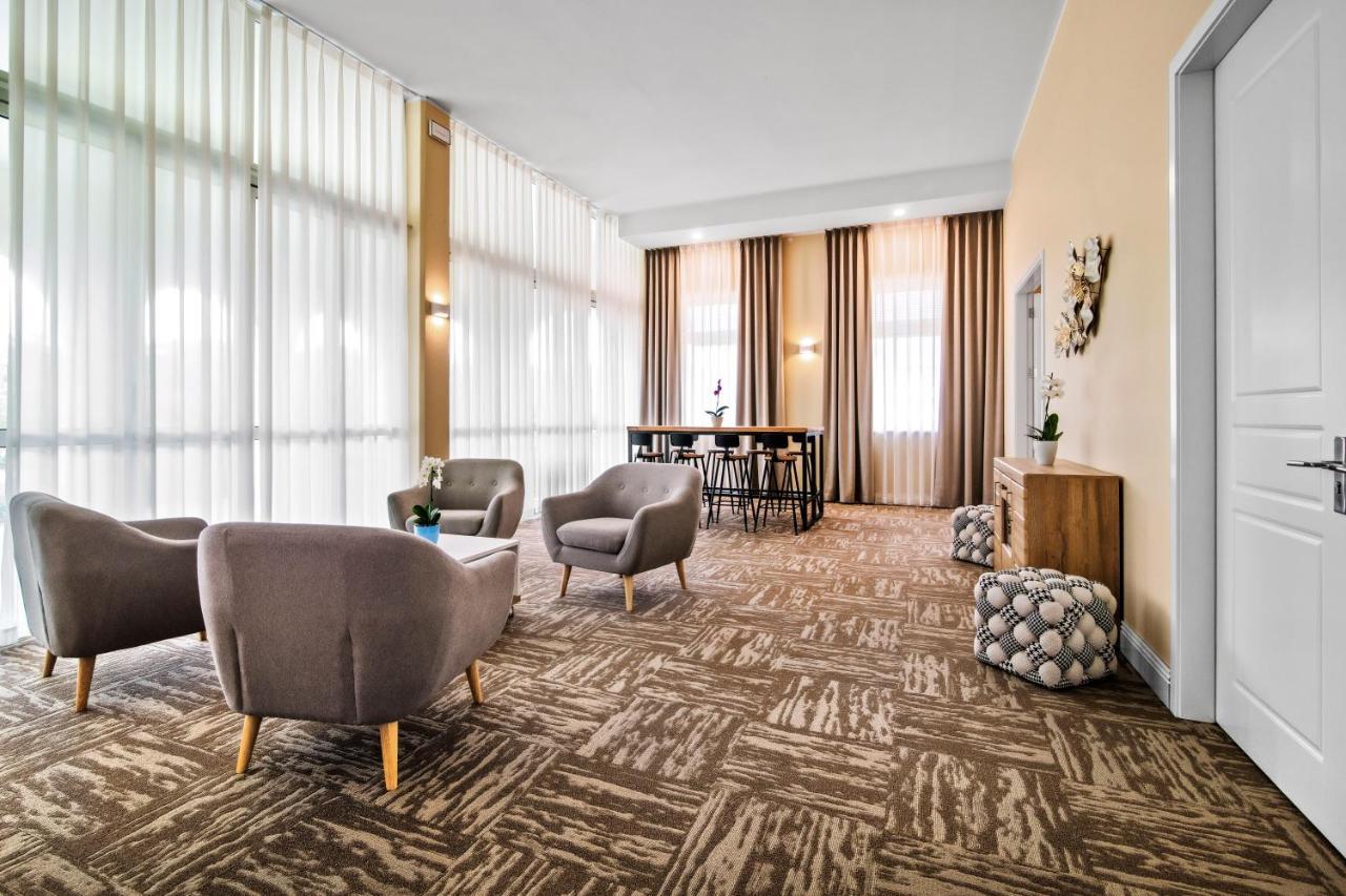 Toscanina Garni Hotel 도브로보 외부 사진