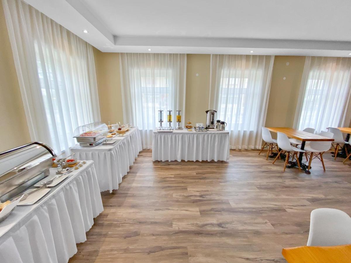 Toscanina Garni Hotel 도브로보 외부 사진