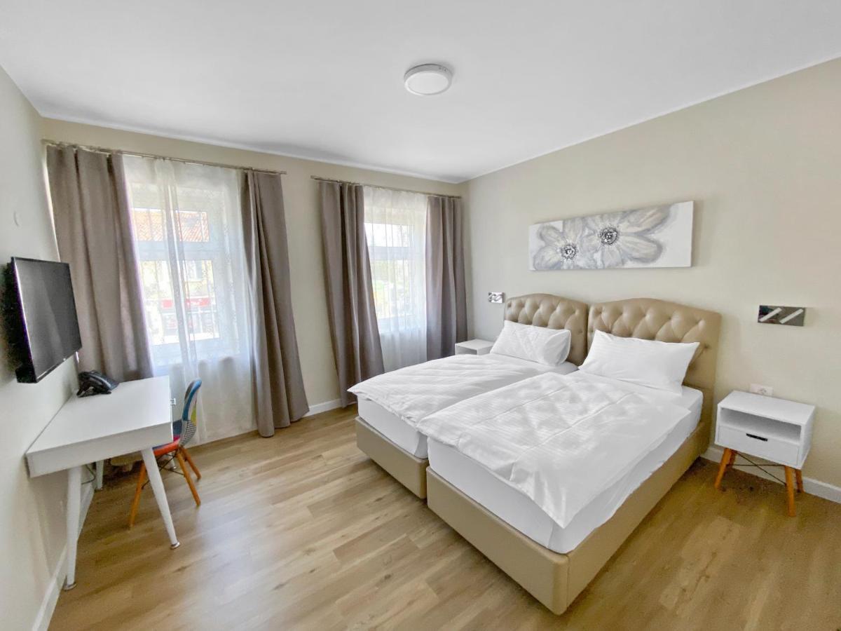Toscanina Garni Hotel 도브로보 외부 사진